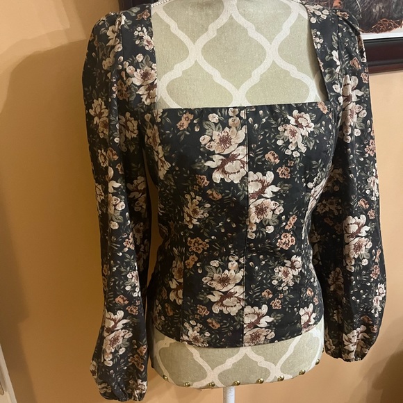 Abercrombie & Fitch Long-Sleeve Poplin Squareneck Corset Top - Picture 4 of 7